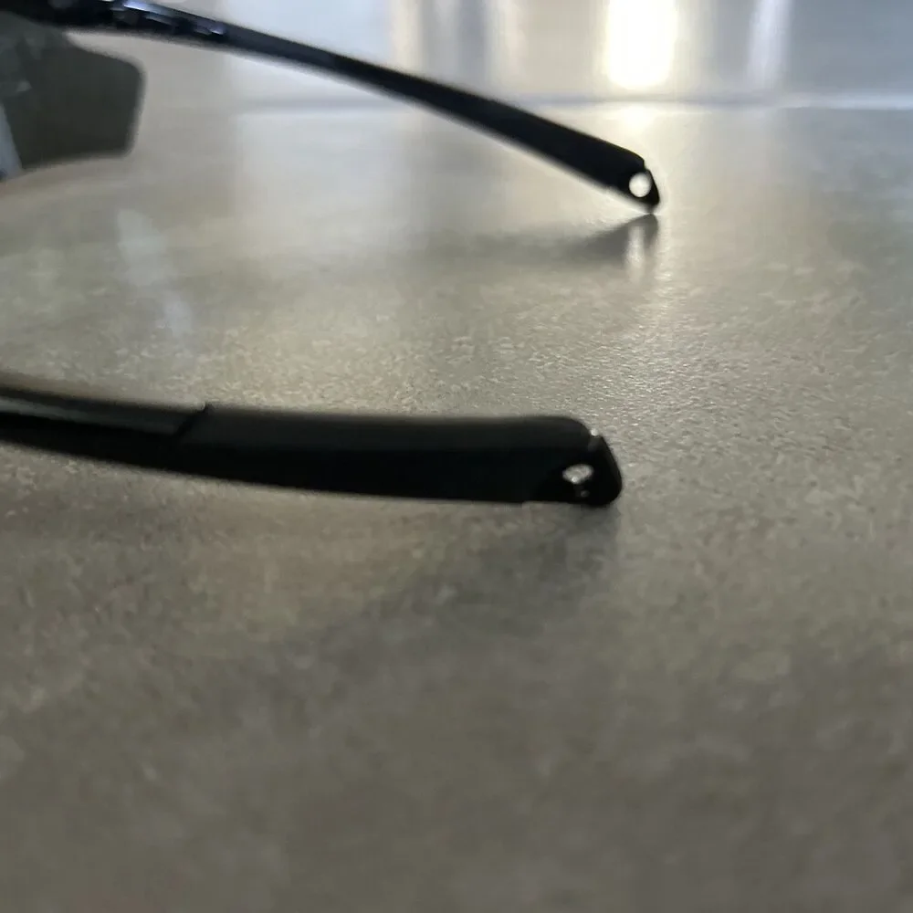 Oakley comes cloth